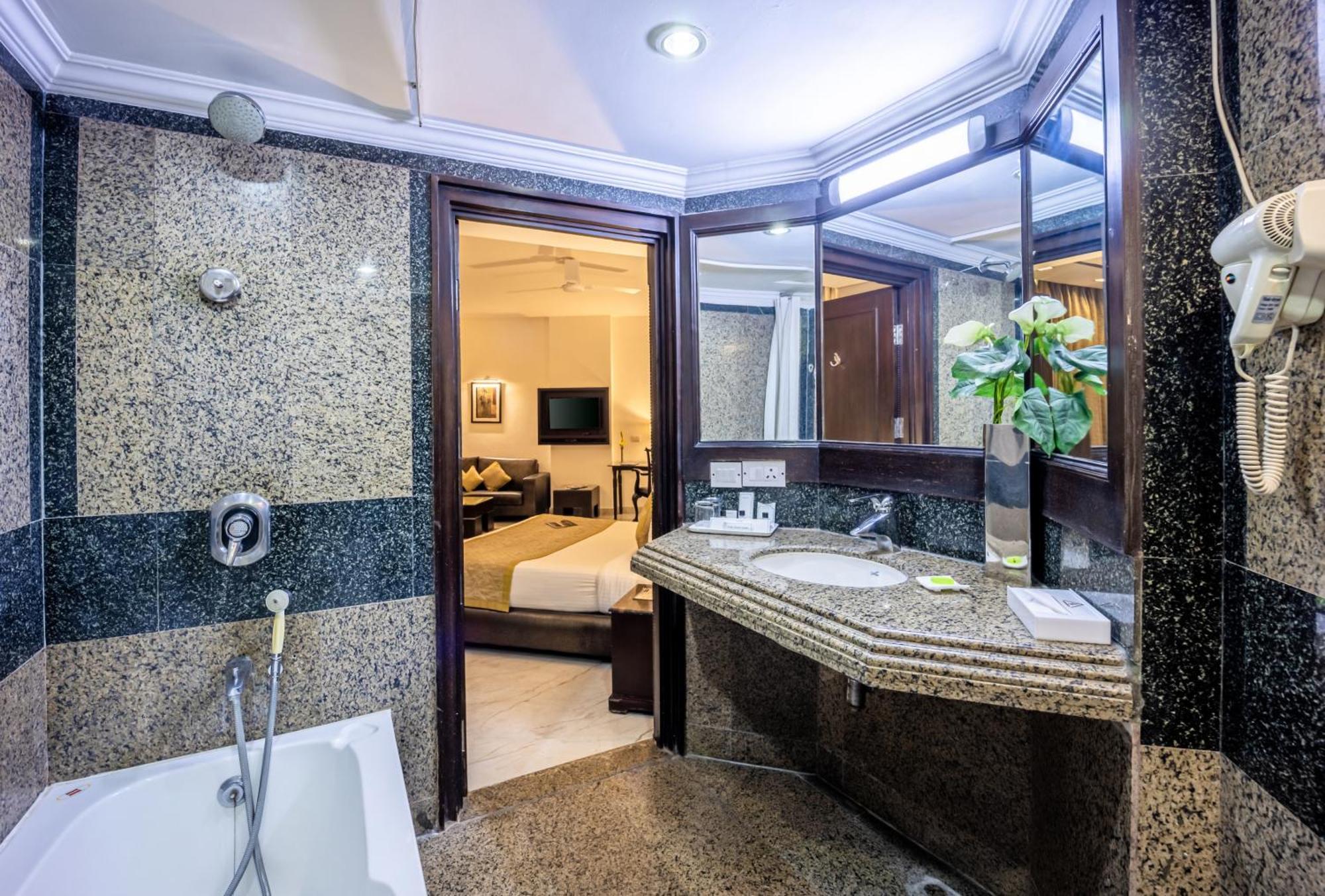 Hotel Shanti Palace Mahipalpur Нью-Делі Екстер'єр фото