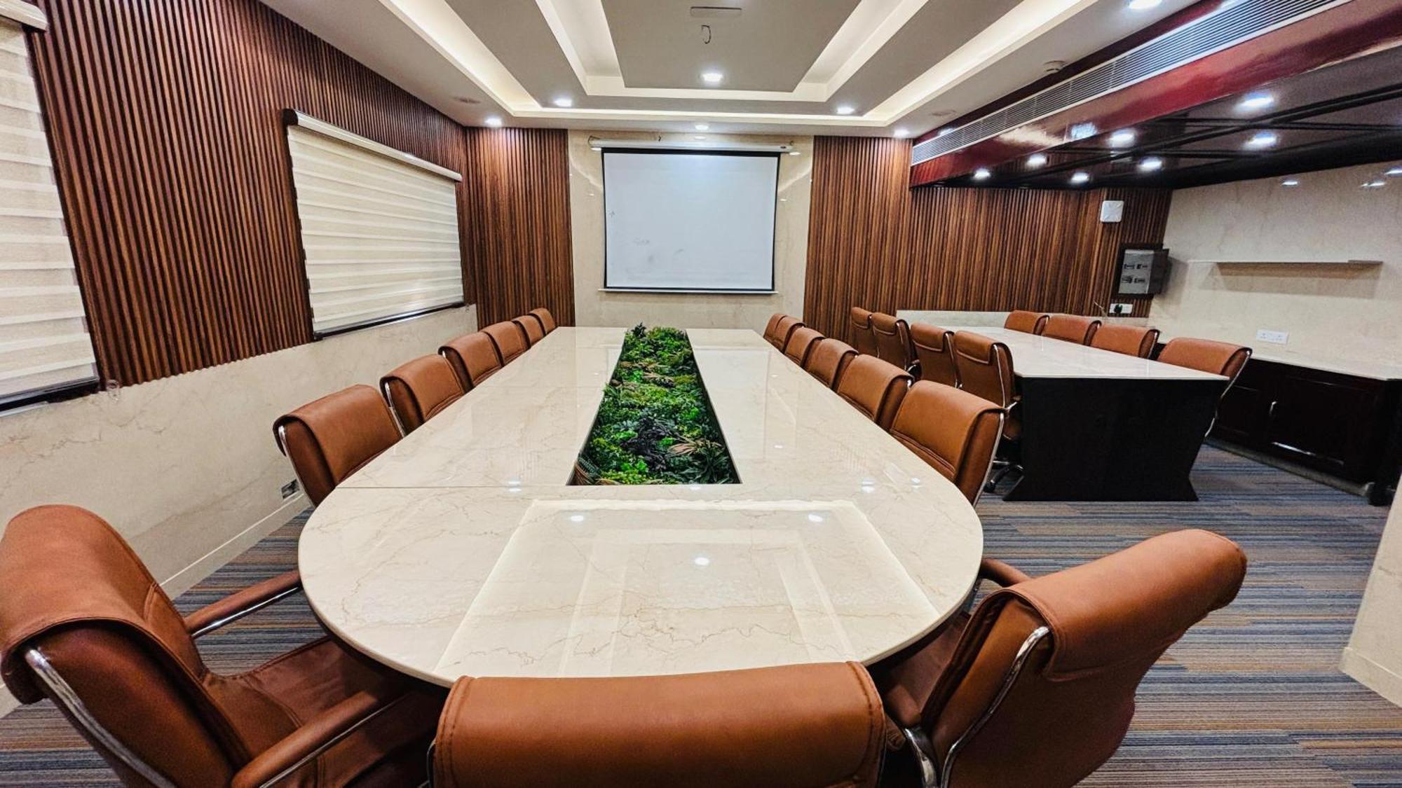 Hotel Shanti Palace Mahipalpur Нью-Делі Екстер'єр фото